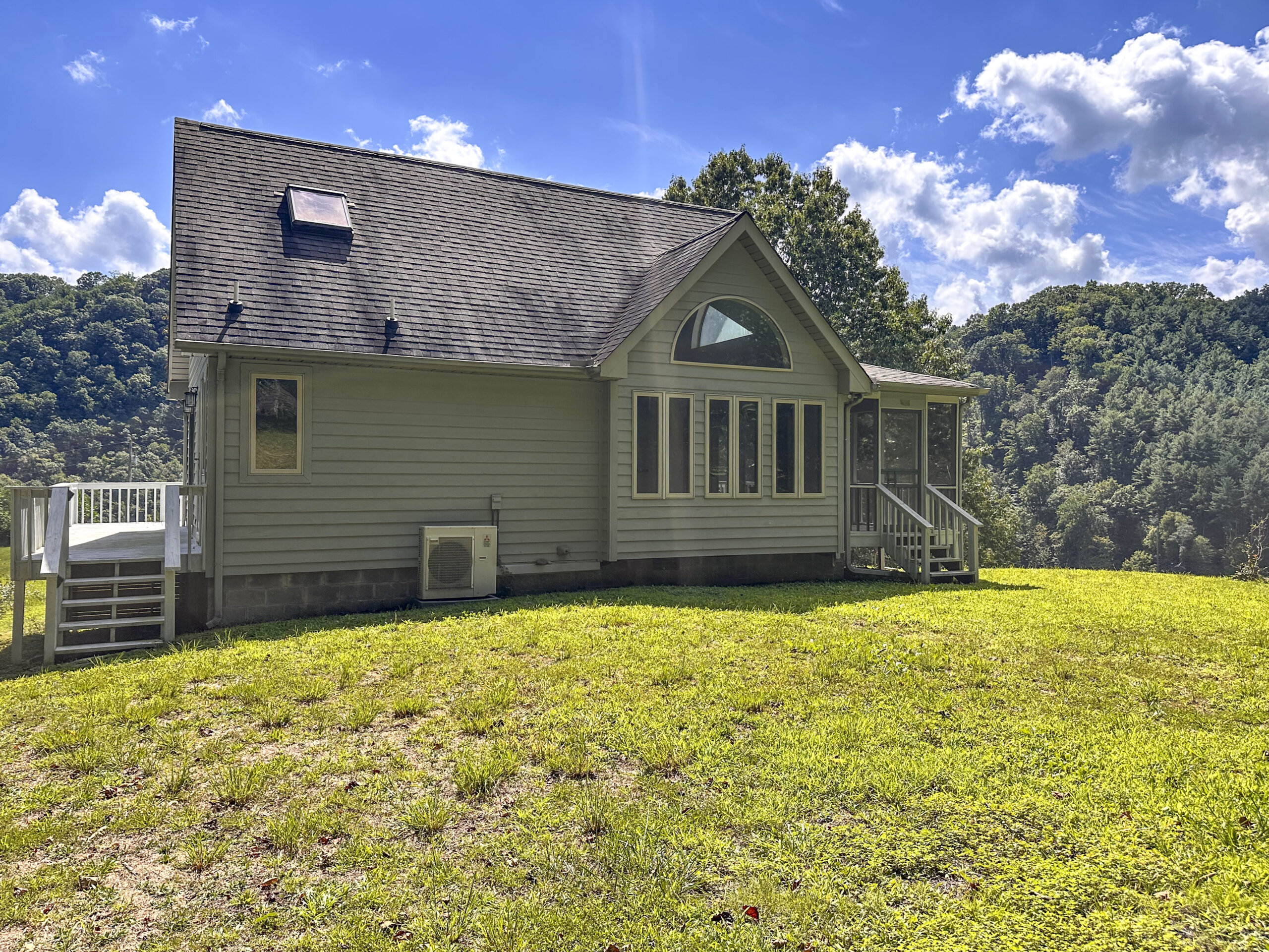 115 Lon2esome Pine at Watauga Lake Exterior-